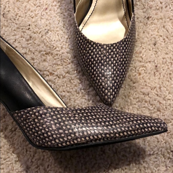 NWB Audrey Brooke Black/Snake Skin Heels - Picture 6 of 6